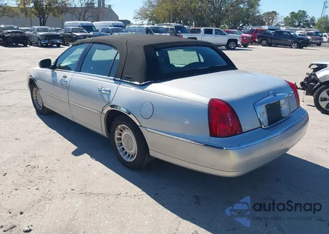 2002 Lincoln Town Car Executive из США, поврежденный, VIN 1LNHM81W32Y603789